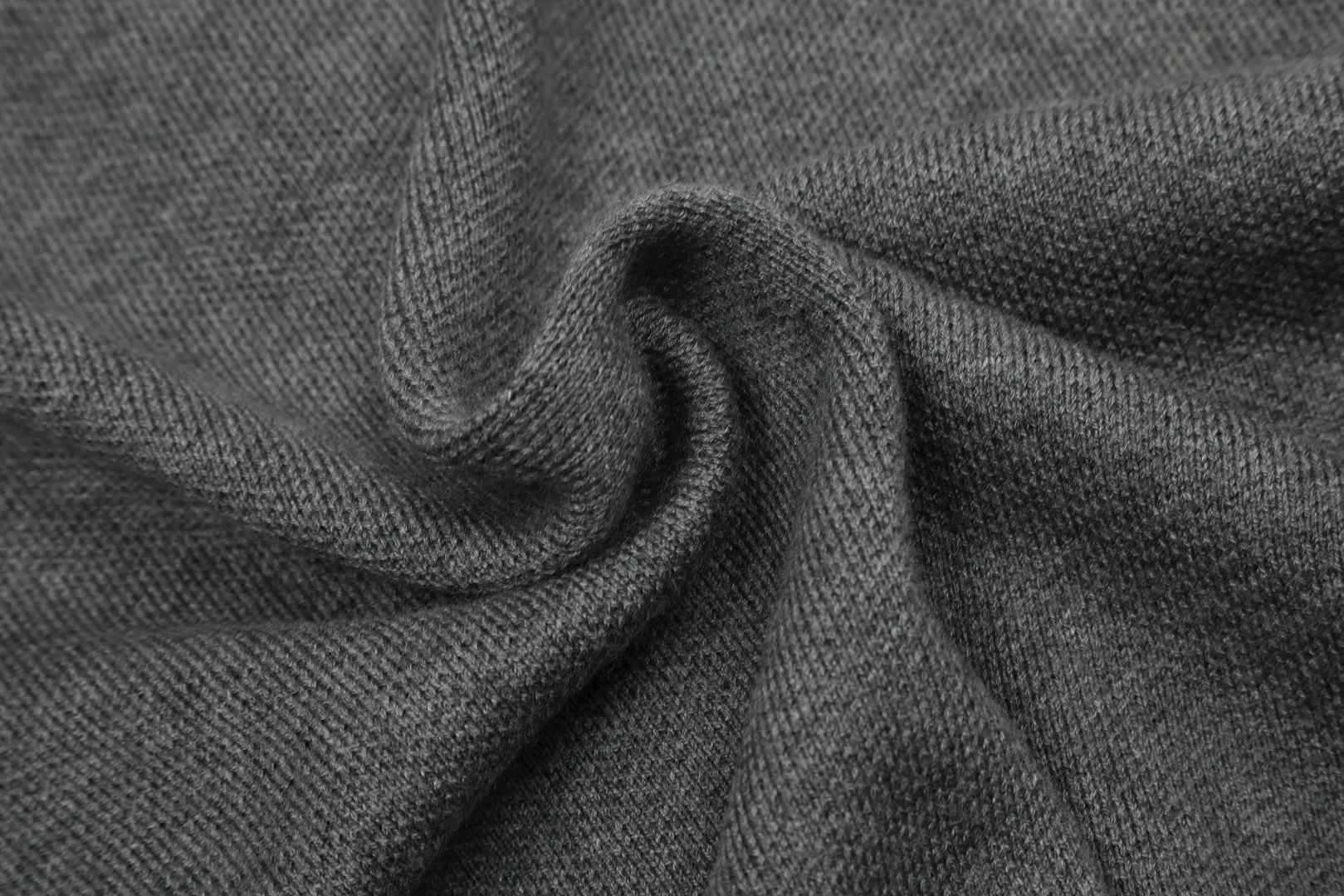 VIVI125 vivienne west wood Vivienne handsome college style wool metal button cardigan. The upper body is huge and beautiful. 🧩 15% merino cotton wool 85% wool blend 🧩Correct Italian🇮🇹100% wool washed wheat logo 🧩Original purchase, real model opening 🧩Original purchase records and comparison pictures can be provided. Order with confidence. 🧩Customized laser buttons, clean and clear text, completely restored, 🧩kill all Taobao 300+ versions in a flash, the purchasing quality is perfect, not a copywriter party, a real good product, the actual product far exceeds the budget. Size: S -M- L Color: navy blue gray